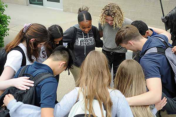 students praying