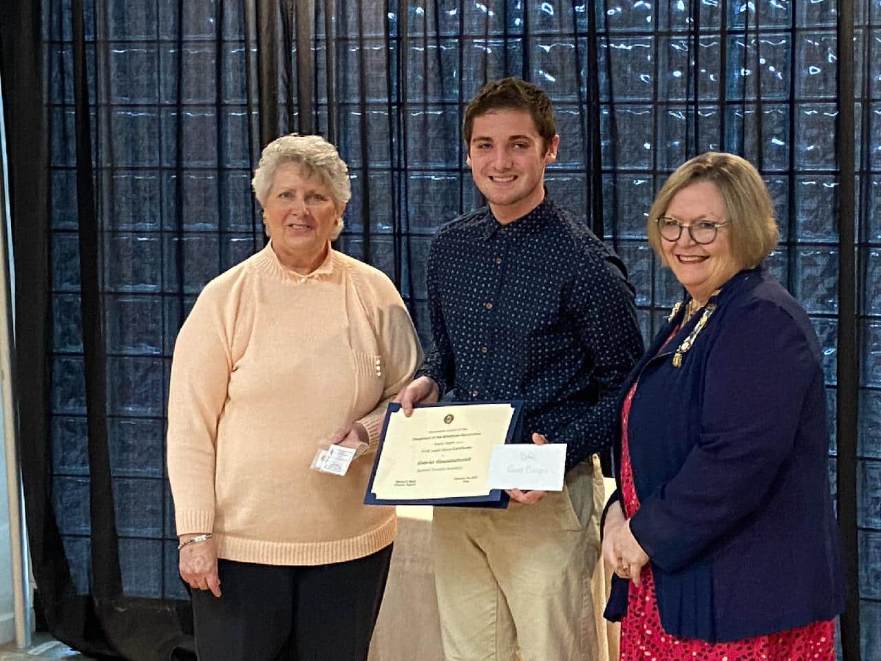 SCA senior Gabe Wesselschmidt was honored as Good Citizen by the Prairie Chapter of the Daughters of the American Revolution.