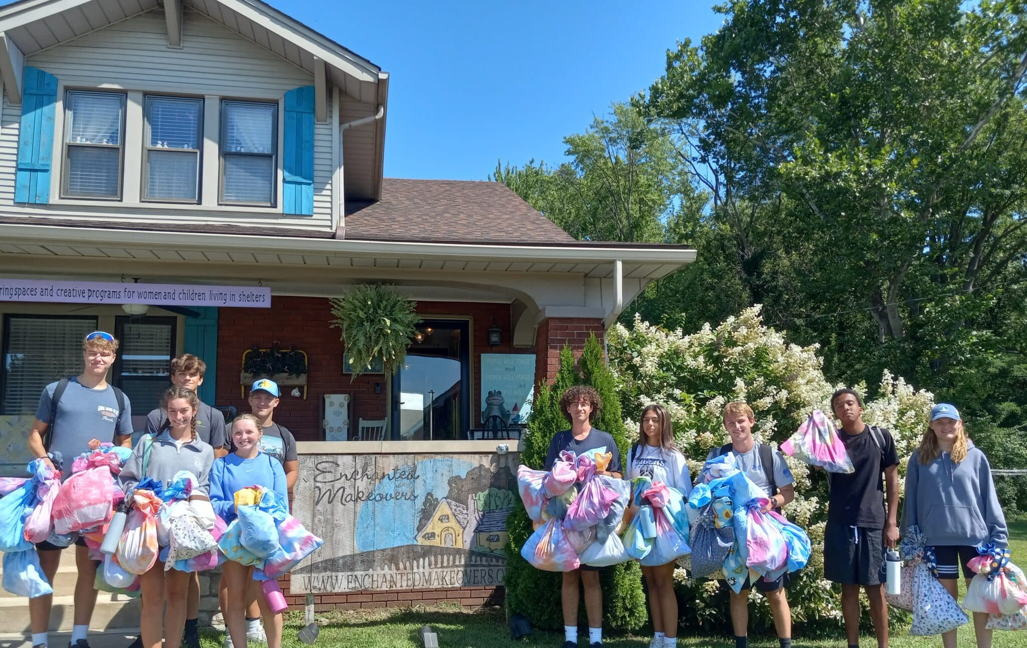 SCA seniors served at a Detroit organization called “Enchanted Makeovers”, who bring dignity to mothers and children who are homeless or housed in shelters through hand-sewn pillow cases filled with dolls or superhero capes during the SCA Senior Mission Trip.